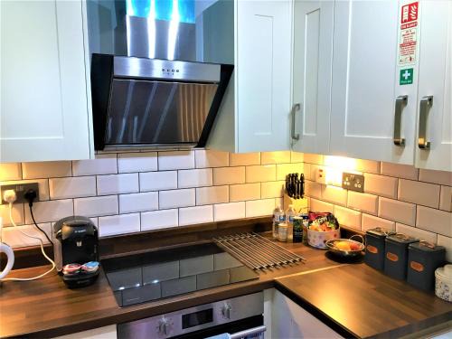 Newly Refurb Period 1-Bed Apartment with Roof Terrace, 47 sqm-500 sqft, in Putney near River Thames