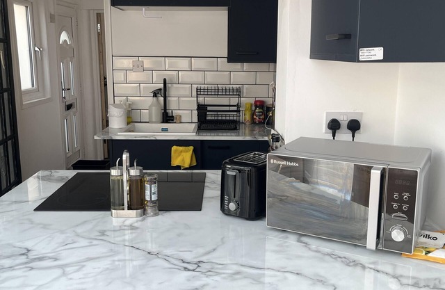 Newly Refurbished 1-bed Apartment in Croydon Se25