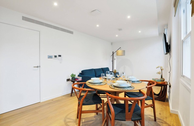 Newly refurbished 2-bedroom, 2-bathroom Kensington