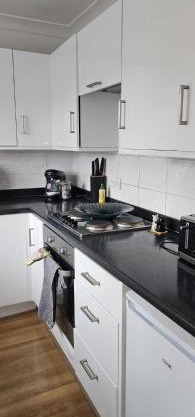 Newly refurbished near Windsor Maidenhead and Reading 20 minutes train to London with parking