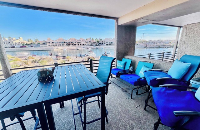 NEWLY REMODELED! 2bd, 2bath @Kingsview w.Beachfront View on the Channel