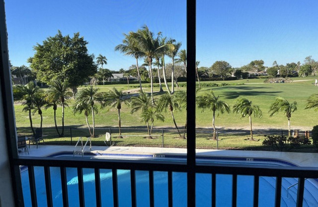 Newly Remodeled 2bed/2bath Condo in the desirable Lely neighborhood!