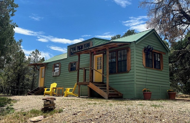 Newly remodeled cabin across from Mesa Verde National Park