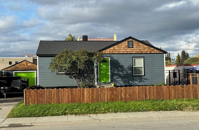 Newly Remodeled Charming Cozy 3-bedroom house in Anchorage with WiFi