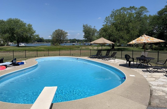 Newly Remodeled in Pistakee Bay on the Chain O' Lakes