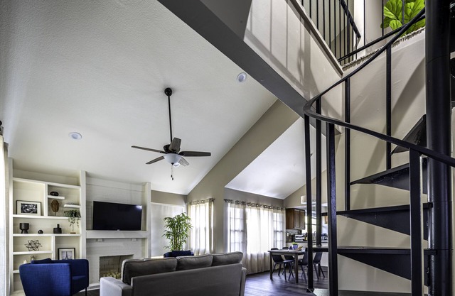 Newly Remodeled Modern home minutes from Speedway