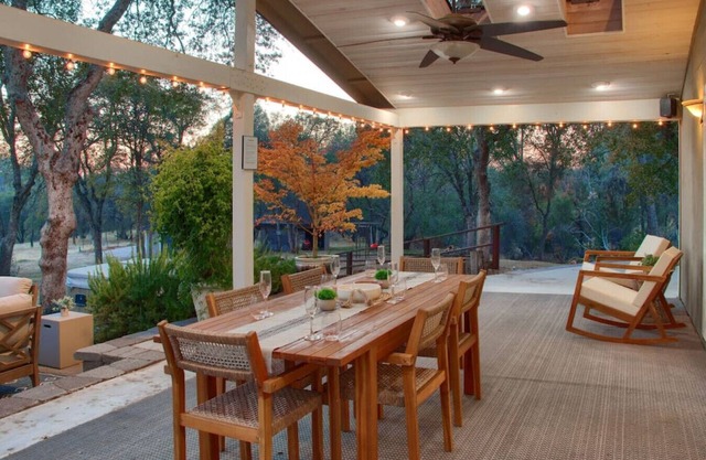 Newly Remodeled Modern Farmhouse, 3+ Private Acres, Hot Tub, Game Room and More!