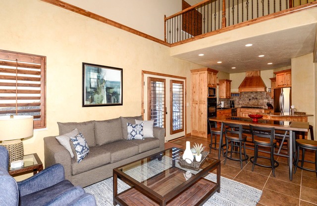 Newly Remodeled Skiing & Golf Twnhome with Private Hot Tub and Game Room