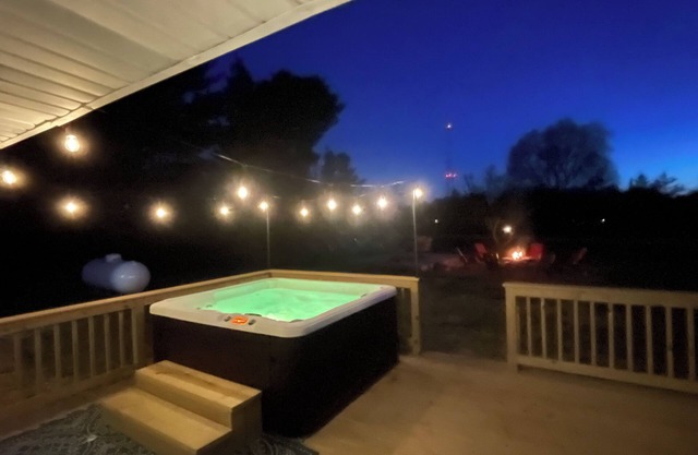 Newly Remodeled 3BR Cottage w/Hot Tub - Fire Pit - Near Wisconsin Dells