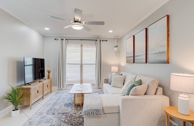 Newly Renovated 1 King Bed Condo, Your All-Inclusive Travel Haven