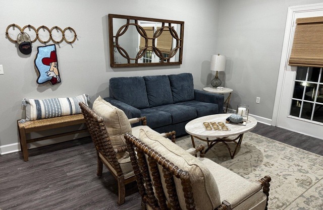 Newly renovated 2 bedroom 2 bathroom condo in Oxford with WiFi