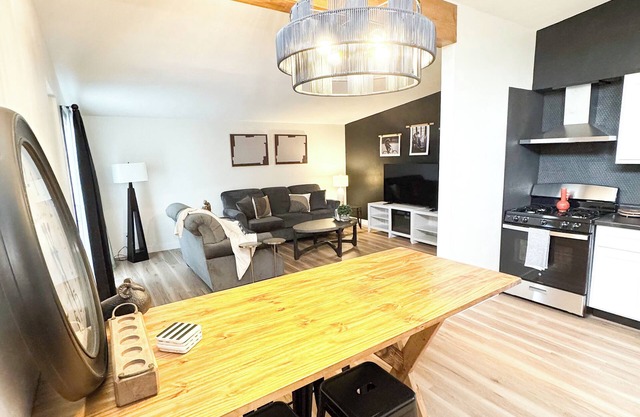 Newly renovated 2-bedroom 1 bath with a garage and yard in Peoria.