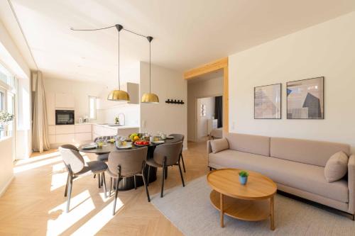 Newly Renovated 2BR with Balcony