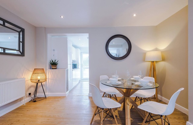 Newly renovated 3 bed house, Perfect for contractors, or family stays