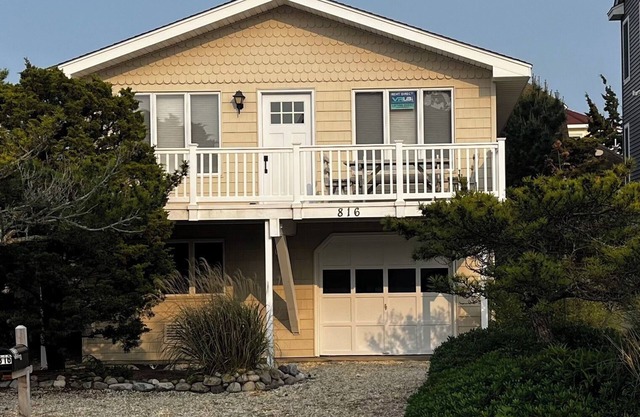 Newly Renovated 3-Bedroom House in Surf City - Pet Friendly