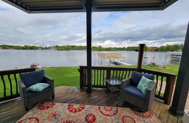 Newly renovated 3 bedroom lakefront home on all-sports Crooked Lake!