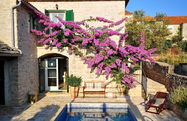 Newly renovated 3-BR Dalmatian stone Villa with Pool for 6-8 Guests