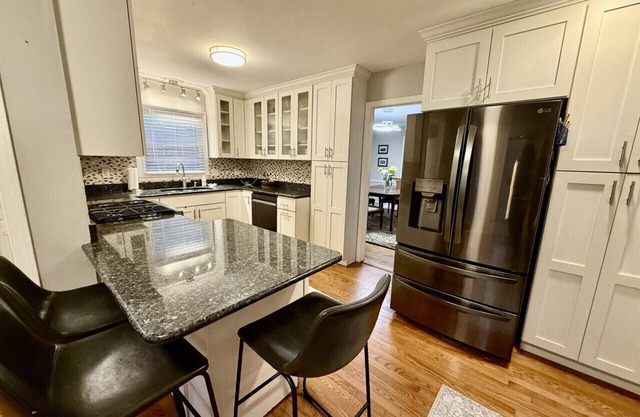 Newly renovated 4BR Family Pet Friendly