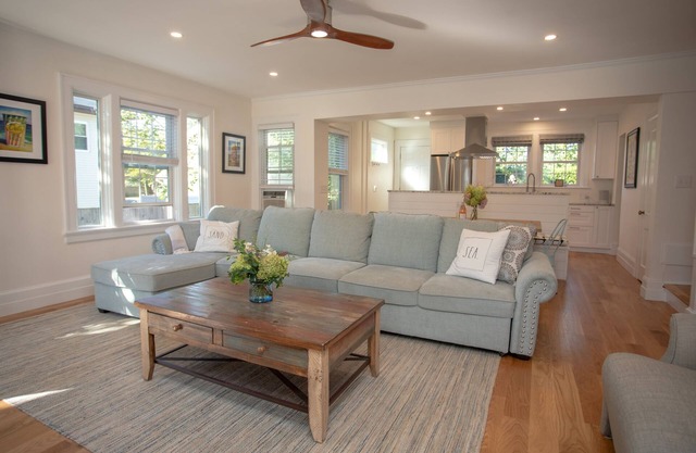 Newly Renovated 6BR with Parking & Outdoor Shower!