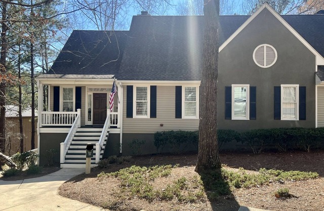 Newly Renovated, Beautifully Decorated, Lake Front in Reynolds