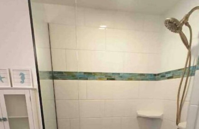 Newly Renovated Coastal Botanical Apartment