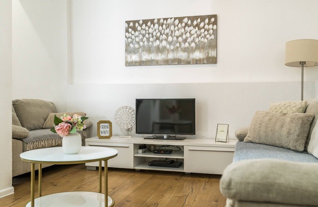 Newly renovated house in quiet peninsula gives you relaxation and serenity.