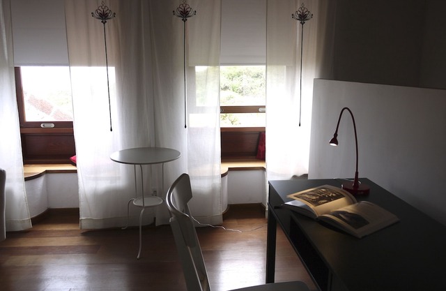 newly renovated in 2012 ländlischer SURROUNDINGS, fully geschtaltet, very well connected