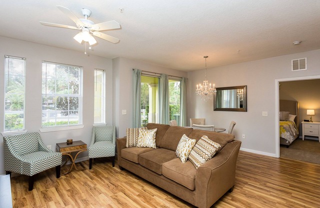 Newly Renovated, Modern Two Bedroom Condo Minutes Away From Disney