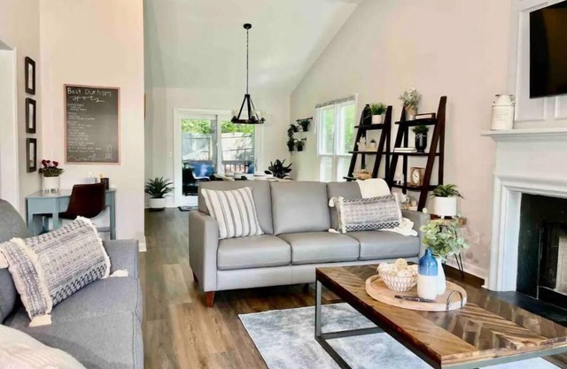 Newly Renovated Modern Farmhouse, 10mins Duke and 15mins UNC & RTP