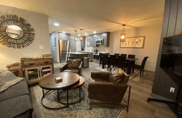 Newly Renovated Mountain Condo in Convenient Location