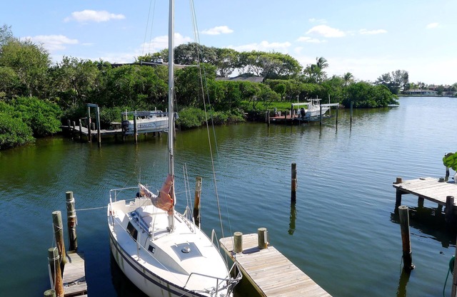 Newly Renovated Sea Breeze Cottage with Private Dock, Easy Access to Bimini Bay