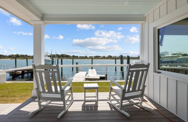 NEWLY RENOVATED Sound Front Home with Dock in Downtown Beaufort, NC (Creek Watch)
