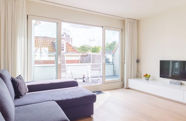 Newly renovated top floor apartment in a quiet street of the historic centre.