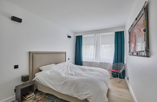 Newly Renovated Very Large 2 Bedroom Flat