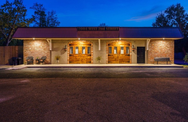Newly Renovated, Walk to the beach, Unique Vacation Station with Private Pool
