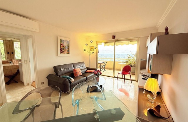 Nice 4 bedroom apartment with sea view - air conditioning - pool