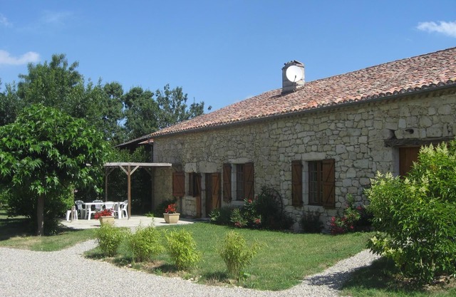 Nice 5-seater gite with swimming pool in Plieux (Gers, Gascogne)