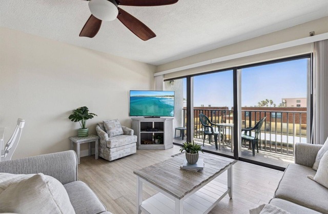 Nice and Beautiful Unit - Oceanfront Condo Pool near Attractions