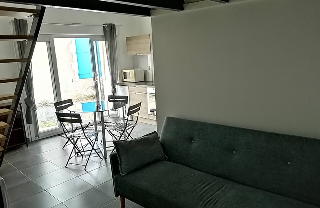 Nice and quiet studio, 5 mn drive from the beach