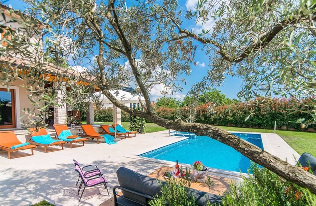 Nice and spacious villa with pool and garden in a small village called Salambati