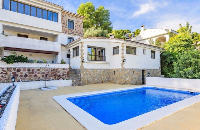 Nice apartment in villa for 3 guests with A/C, WIFI, pool, TV and terrace