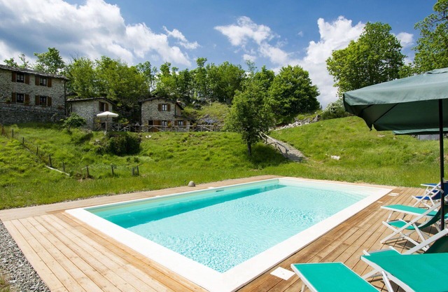Nice apartment in villa for 6 people with WIFI, pool, TV, patio, pets allowed and parking