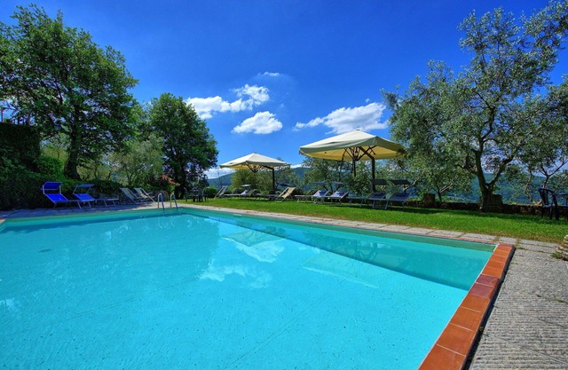 Nice apartment with WIFI, pool, TV, patio, panoramic view, parking, close to Greve In Chianti