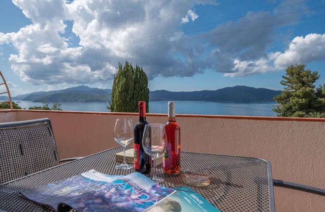 Nice apartment for 2 people with WIFI, TV, patio and parking