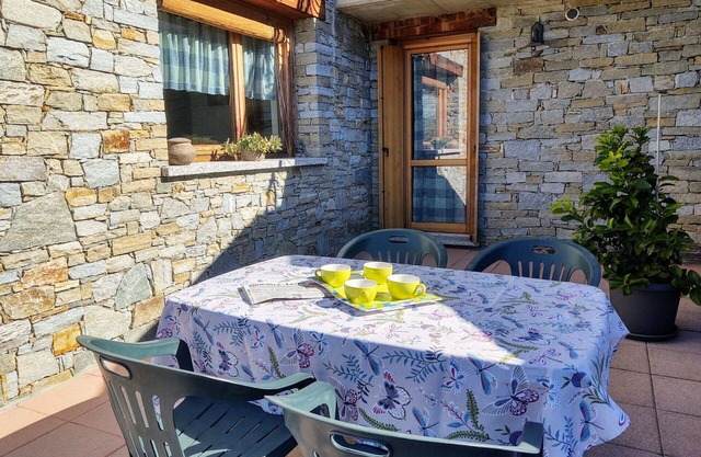 Nice apartment for 4 guests with WIFI, TV and patio