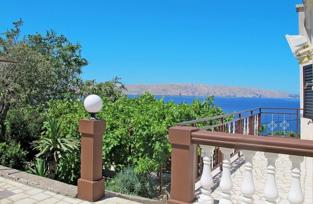 Nice apartment for 4 guests with WIFI, A/C, TV, patio and pets allowed