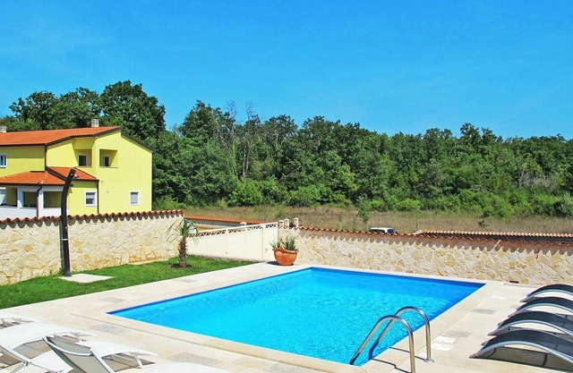 Nice apartment for 4 people with pool, A/C, WIFI, TV, balcony, pets allowed and parking