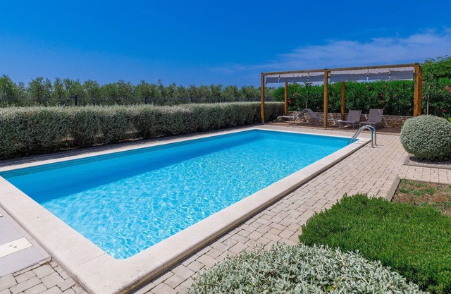 Nice apartment for 4 people with WIFI, A/C, pool, TV, terrace and parking