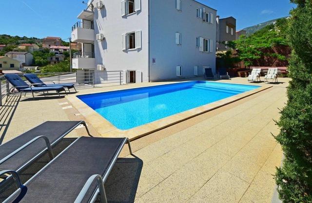 Nice apartment for 5 guests with pool, WIFI, A/C, TV, terrace, pets allowed and parking