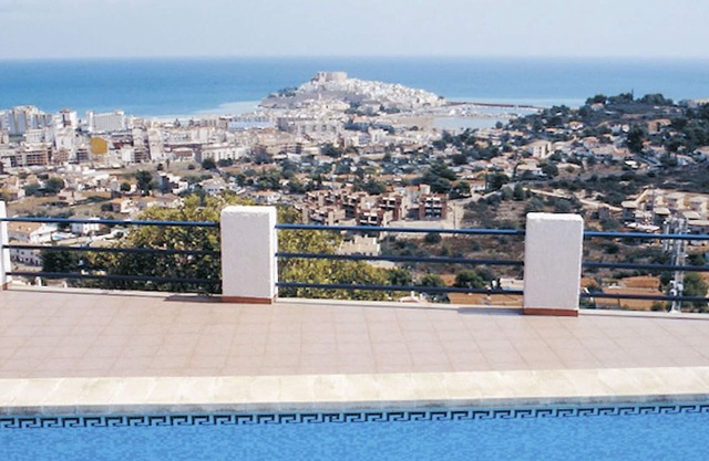 Nice apartment for 5 people with A/C, pool, WIFI, TV, terrace and pets allowed